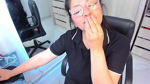 BellaFlaming live