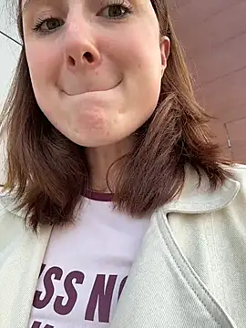 Dina_Tease live