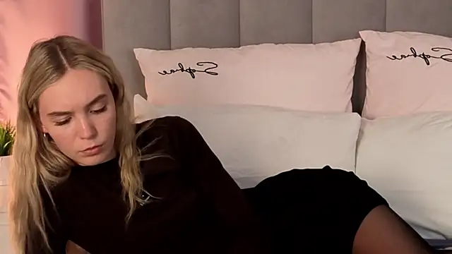 NikkiRyx live