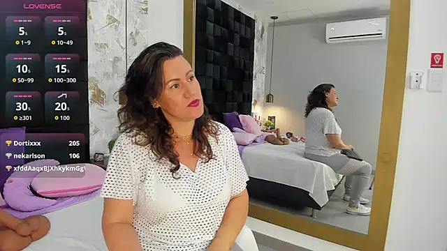 CharlotteG_ live