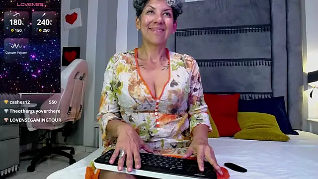 Julianewell live