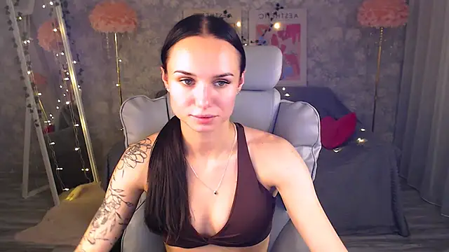 NicoleMerz live