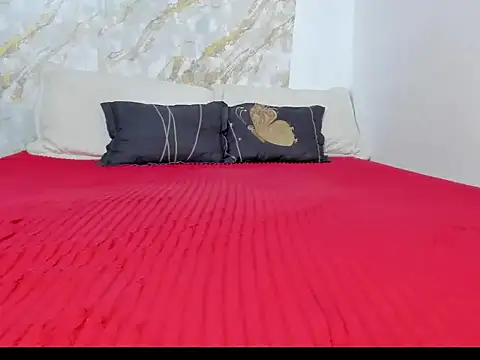 Emma_Jonnes1 live