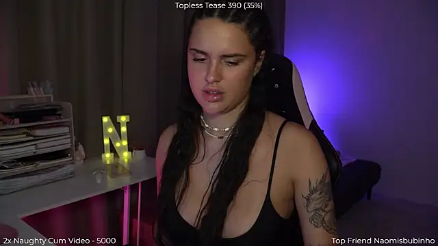 NaomiiMoon live