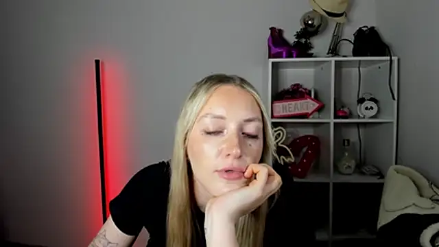 EvelynBlond live