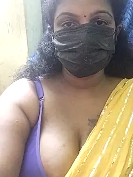 Poojitha-Queen live