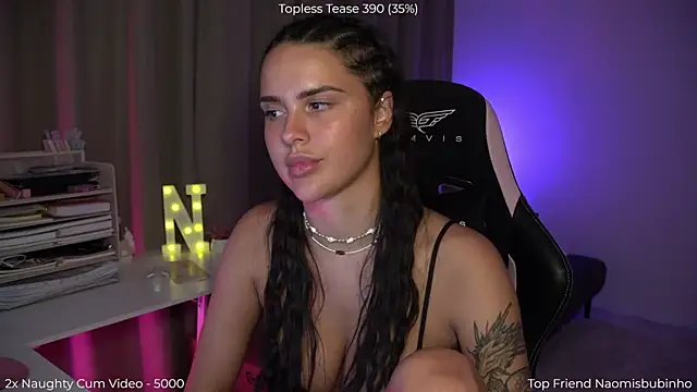 NaomiiMoon live