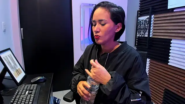 Scarleth-Foxx live