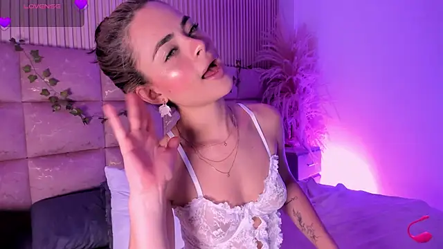 HannaRhodes live