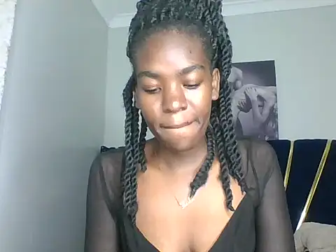 Lola_Allure live