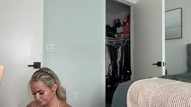 ElenaErickson live