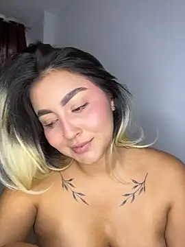 Elina_Hills live
