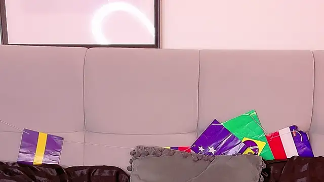 Nicolee_Saint live