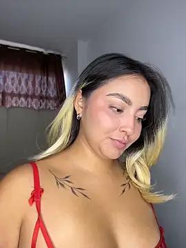 Elina_Hills live