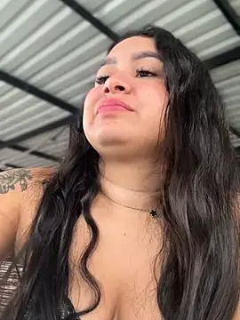 Pretty_Isadora live