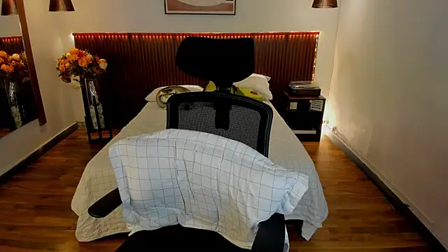 KatherineBond live