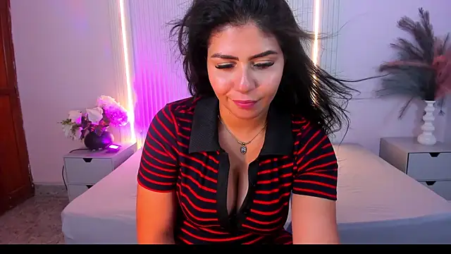 LucyWild8 live