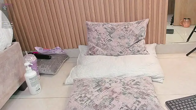 Layla_Banks live