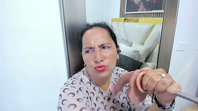 Luna_Naughty1 live