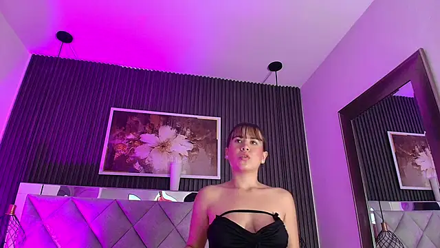 Aitana_Petite live