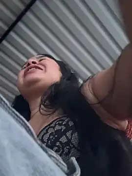 Pretty_Isadora live