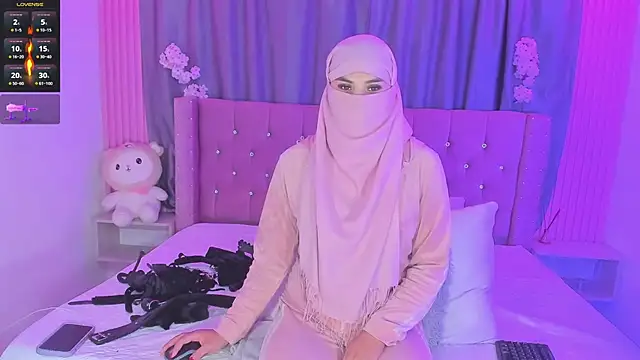Nayla-Mouna live