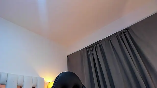 Nauthy_Nahomi live