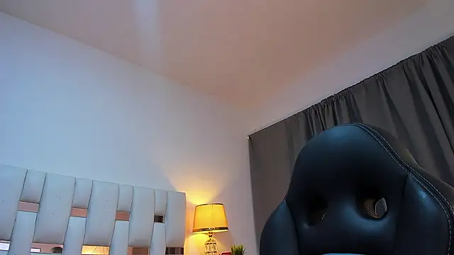 Nauthy_Nahomi live