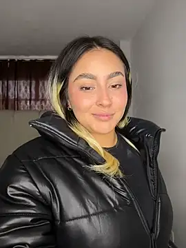 Elina_Hills live
