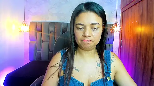ChloeSmith9 live