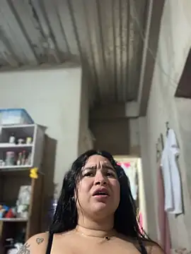 Pretty_Isadora live