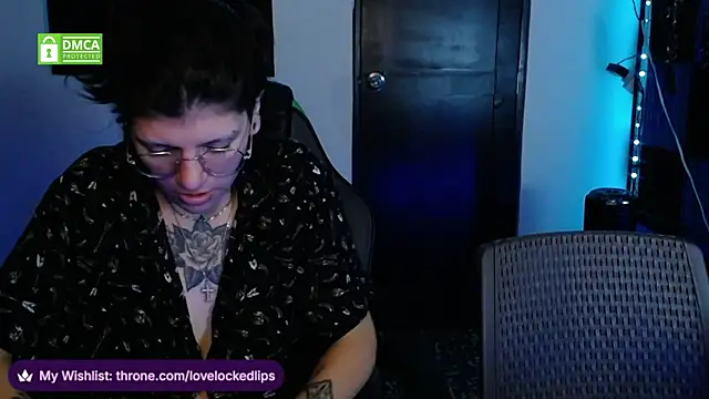 lovelockedlips live