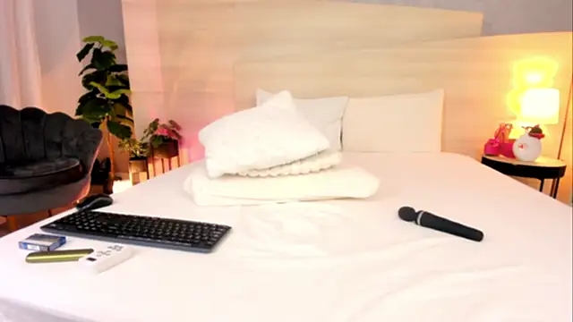 EllaWhiteX live