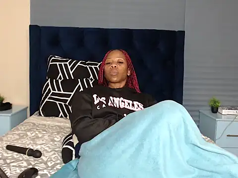 QUEENMANDYY live