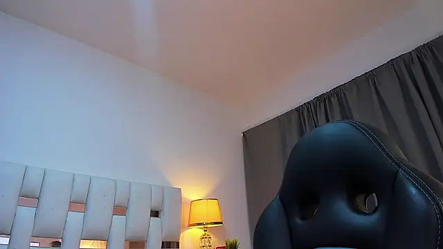 Nauthy_Nahomi live