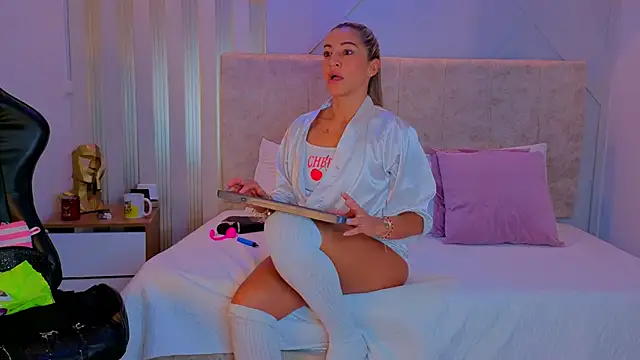 Tayra_Pradit live