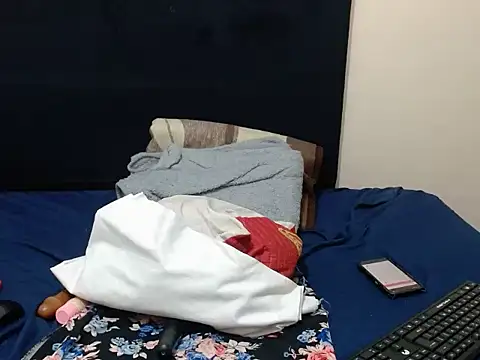 KinkyPetite18 live