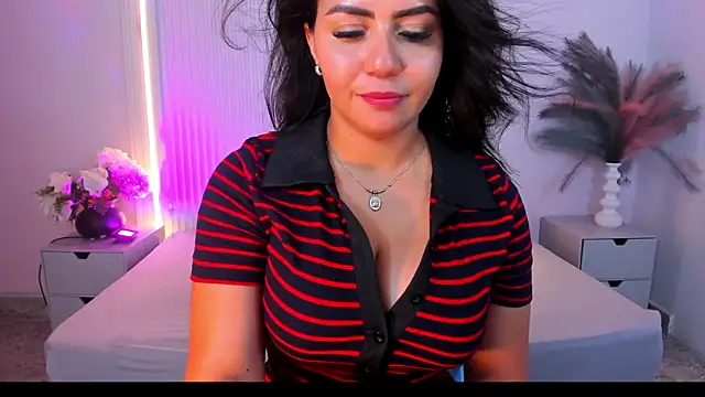 LucyWild8 live