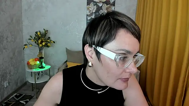 MayaNoire live