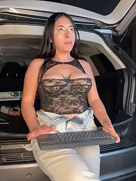 Maggiee_1 live