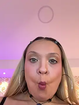 SaraAvila live