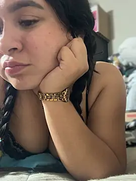 Pretty_Isadora live