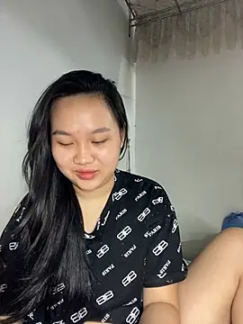 Almira6868 live