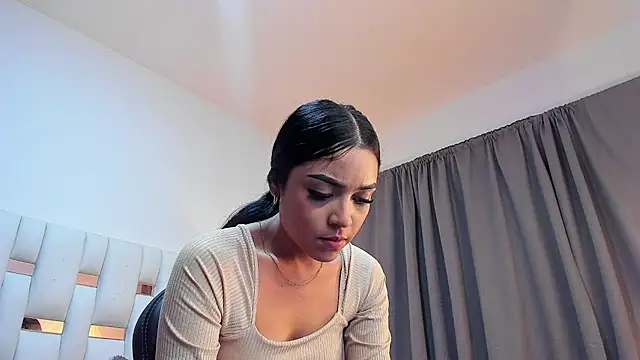 Nauthy_Nahomi live