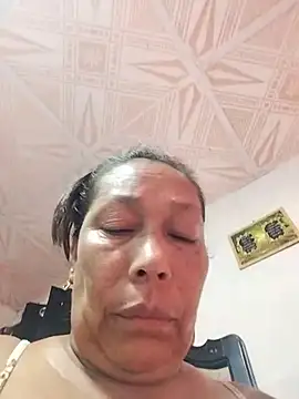 Sweet-Latina-Milf live