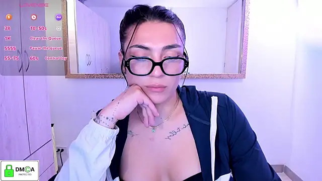 EricaVanderhill live