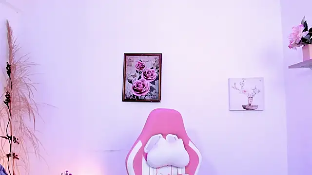 EmmaMyers1 live