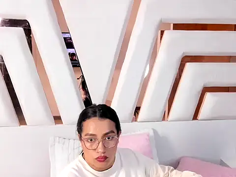 MiaKleinX live
