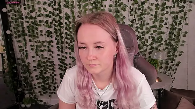Jooyce_Howward live
