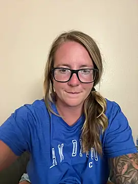 _ElizabethLove_ live